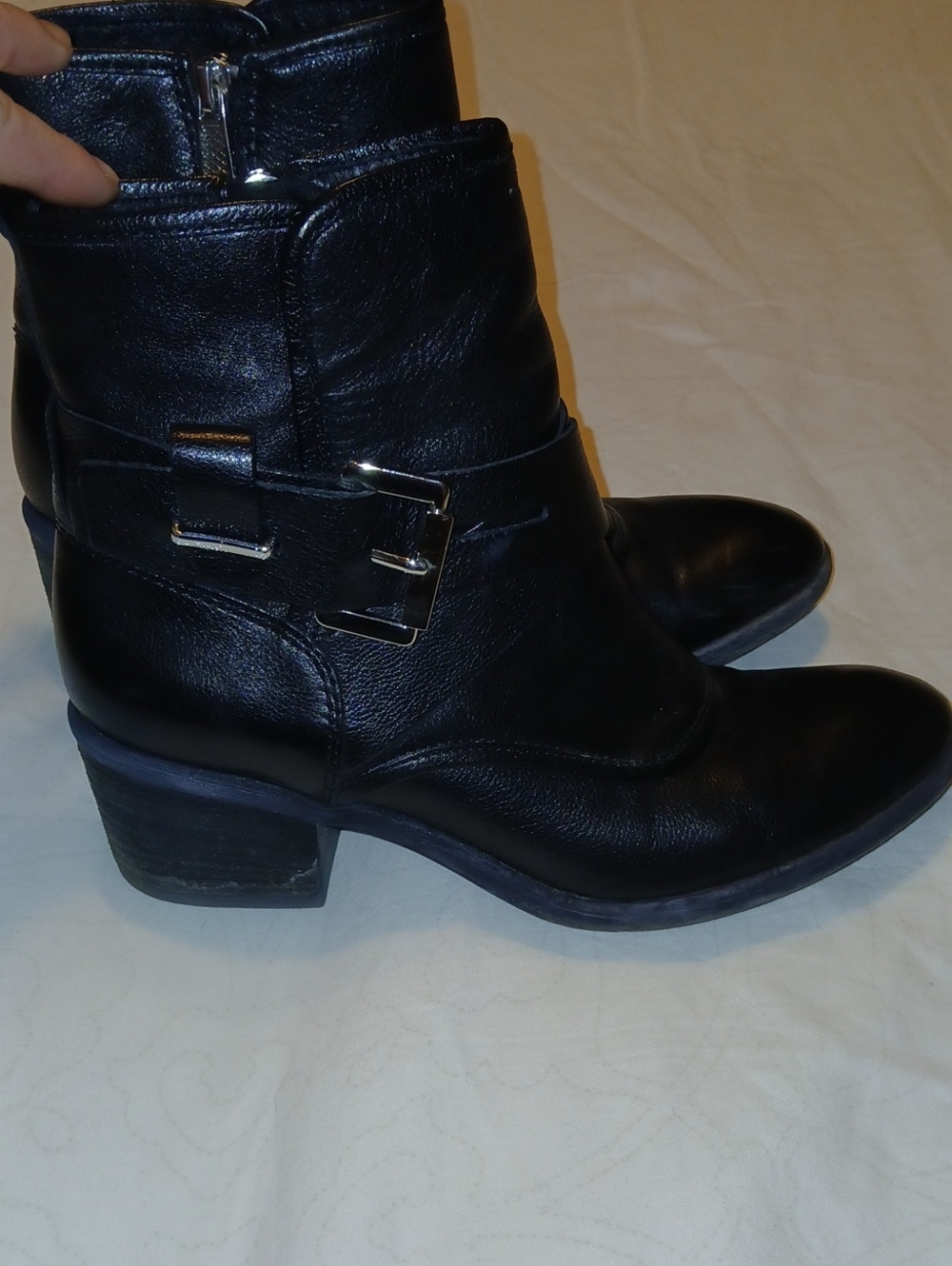 Donald J Pliner Black Leather Ankle Boots w/ Buckle & Chunky Heel        Sz: 7.5